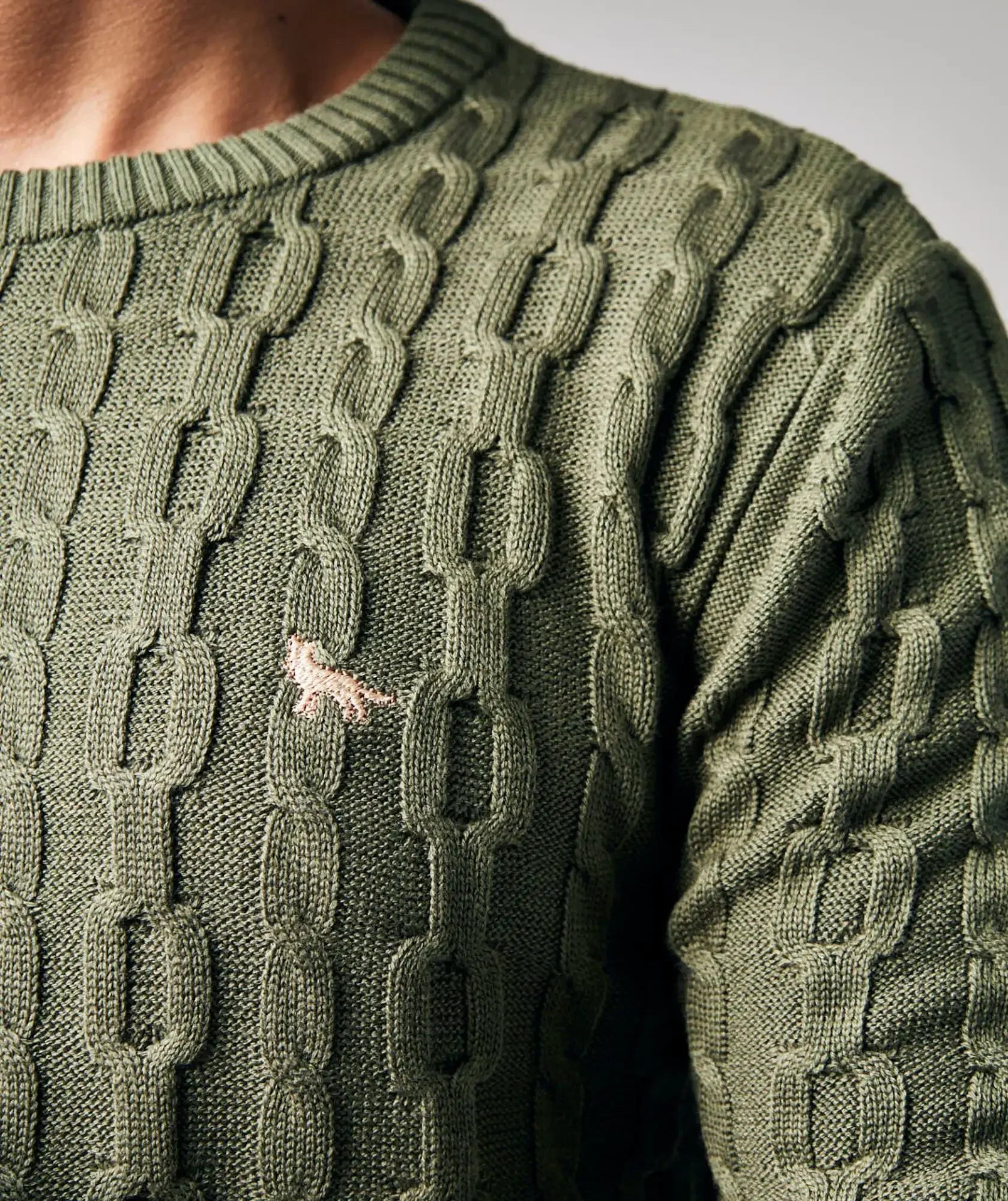 Suéter de cuello redondo para hombre: Elegancia en tejido Turín Cogua