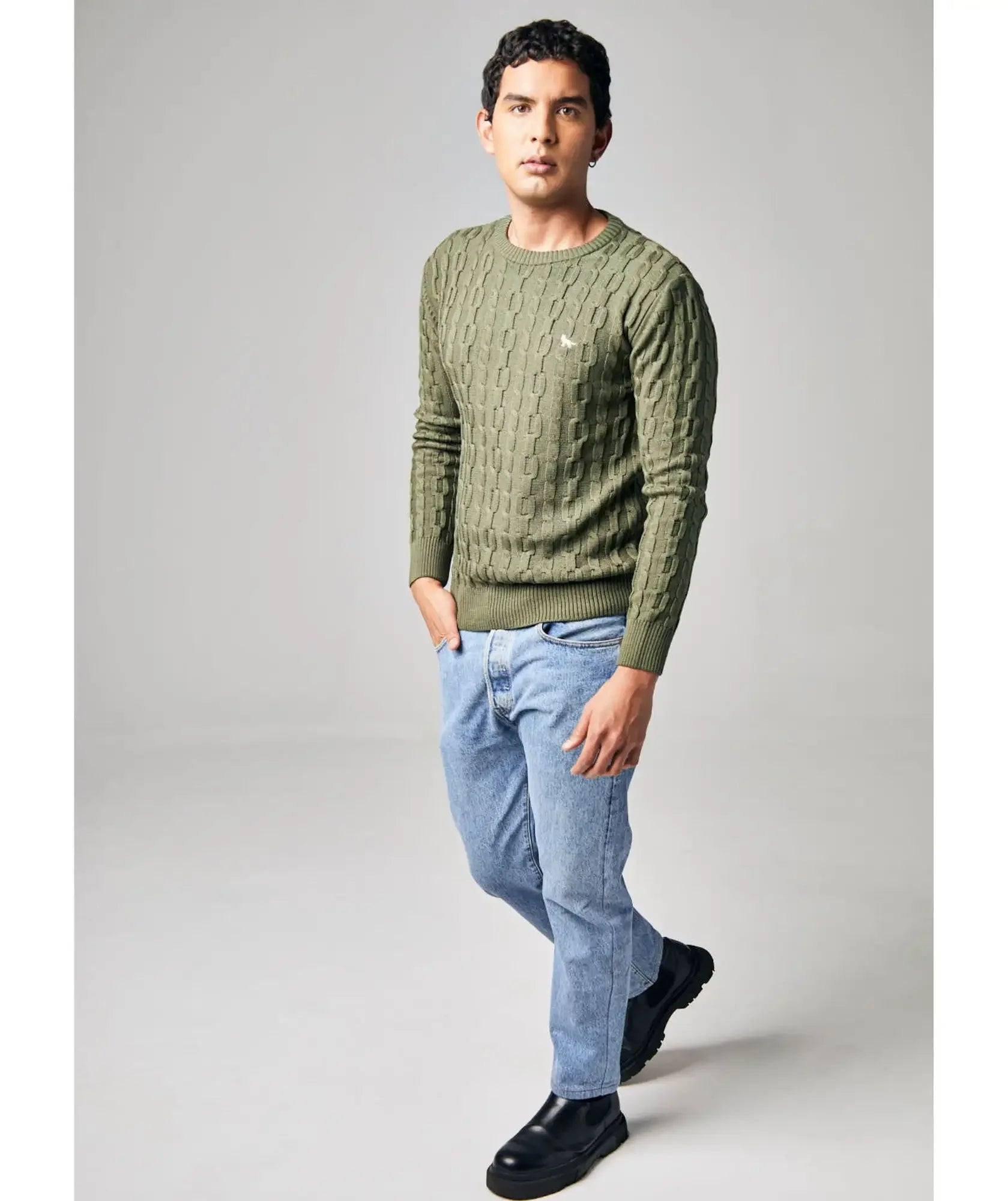 Suéter de cuello redondo para hombre: Elegancia en tejido Turín Cogua