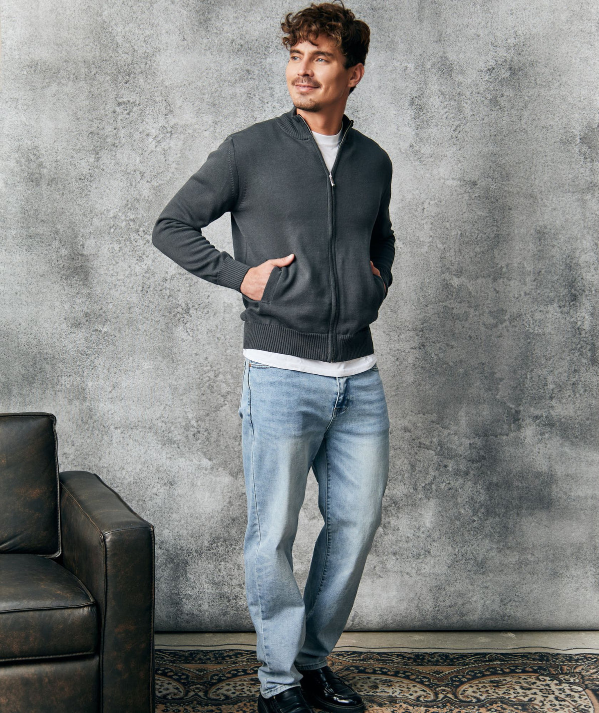 Chaqueta Gris Tejida con Cremallera y Cuello Alto - look completo - Alison