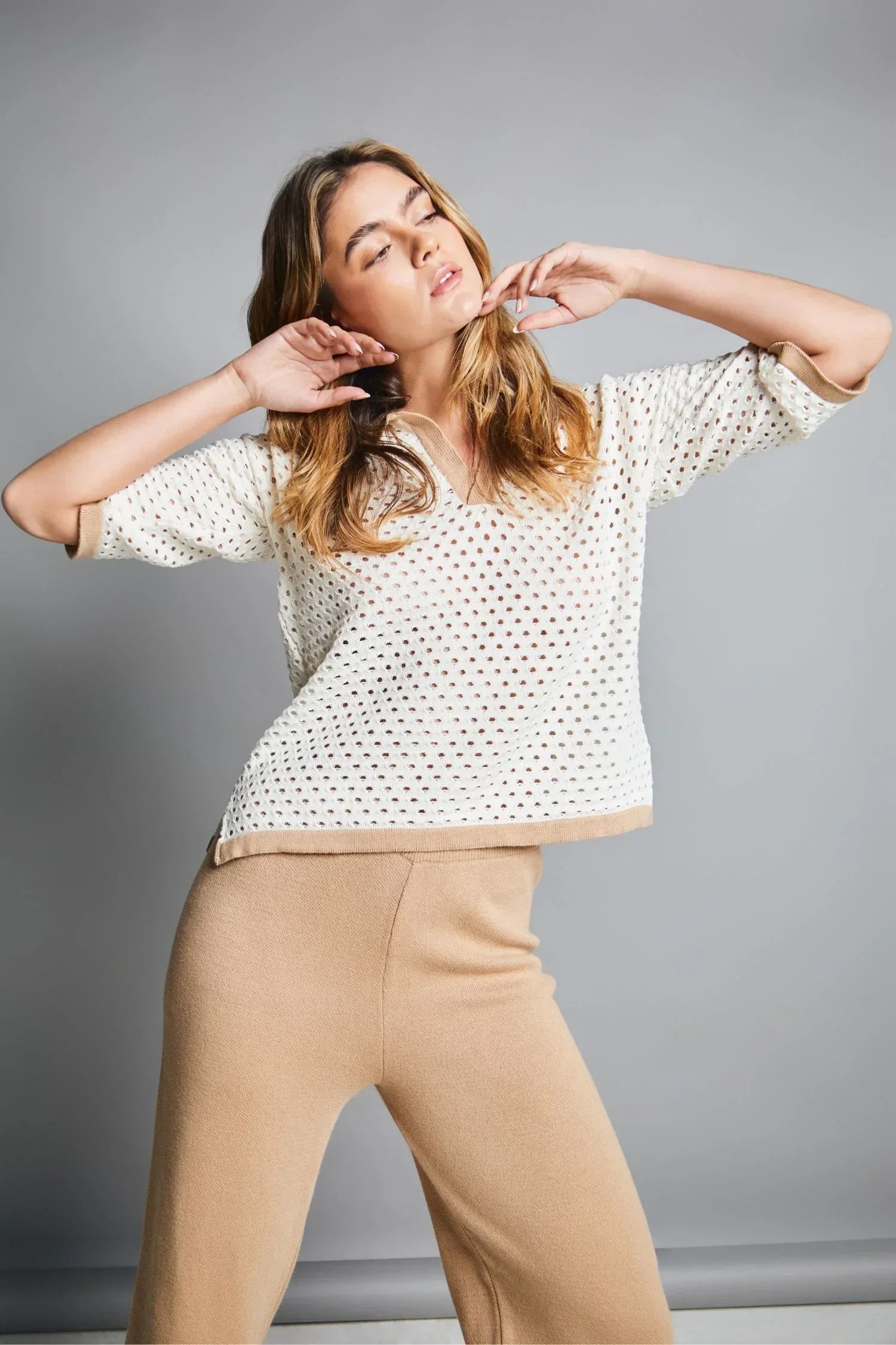 Camiseta Aurora en algodón calado tipo polo – Mujer