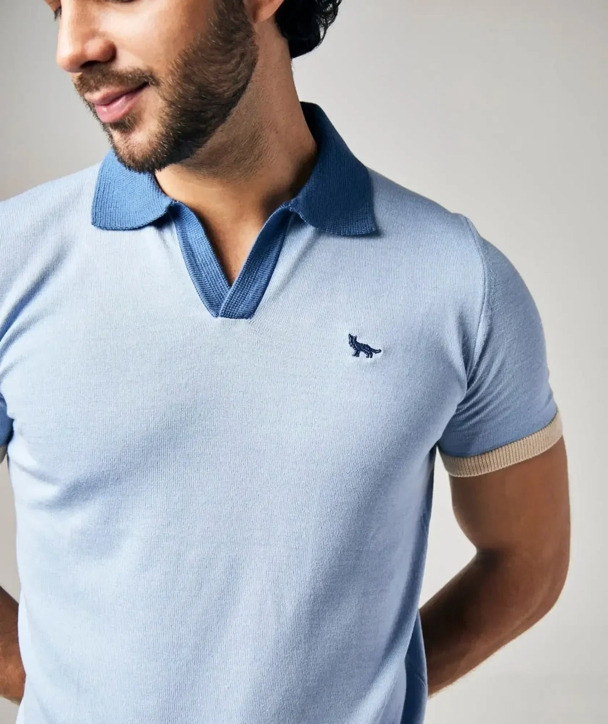 Camiseta Polo California Azul en tejido de punto - detalle - Alison
