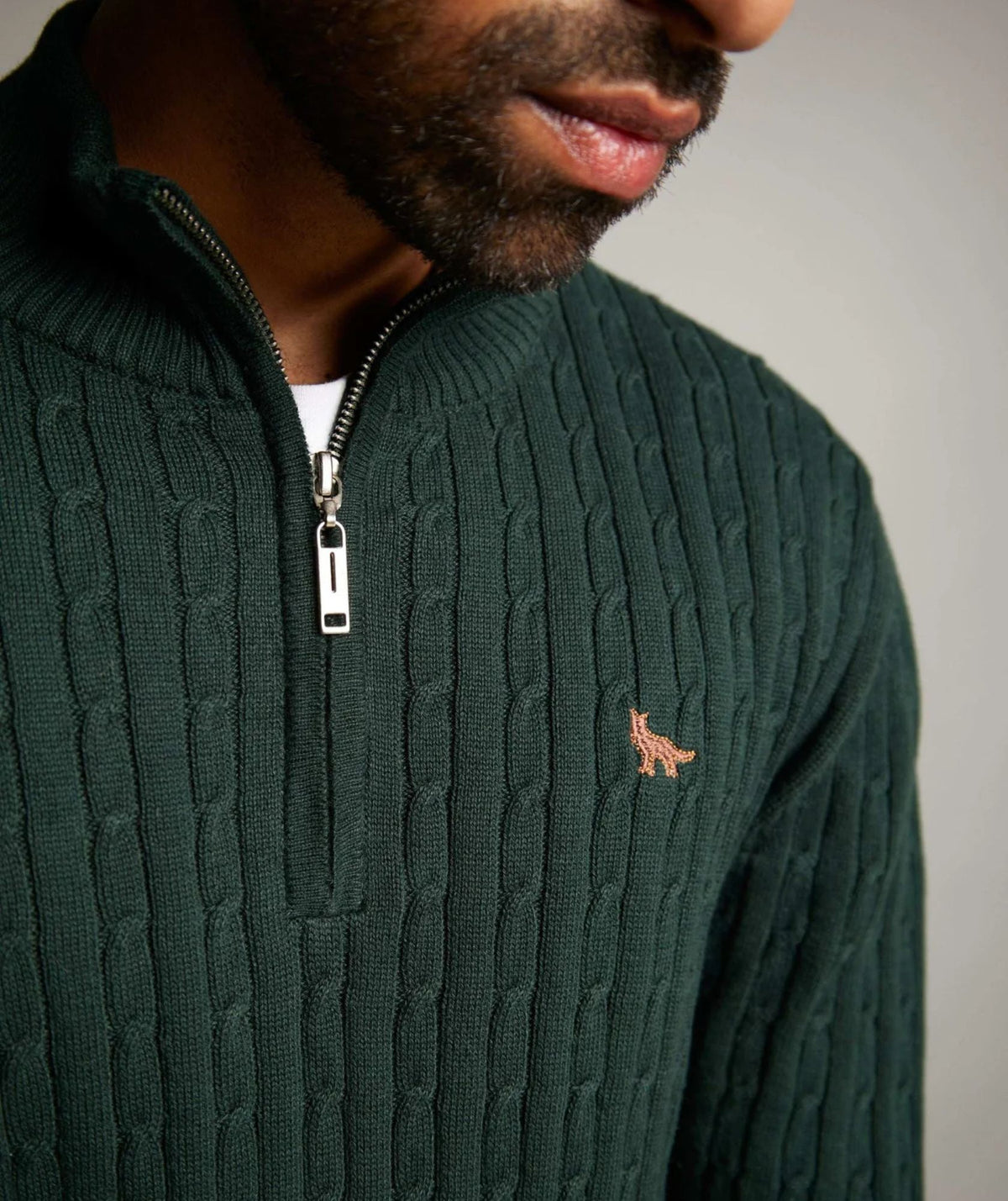 Suéter Palmira Verde Oscuro con pantalón azul - Detalle 