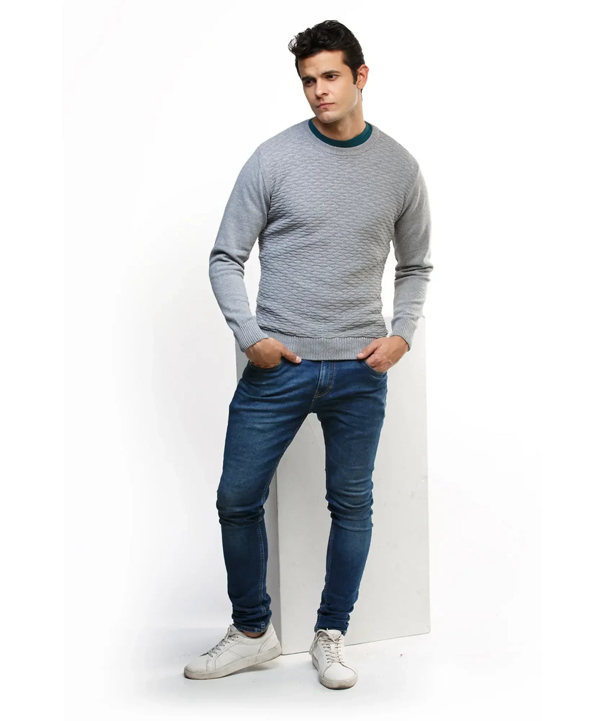 Suéter Nilo Gris - Cuello Redondo con Textura Nido de Abeja - look completo - Alison