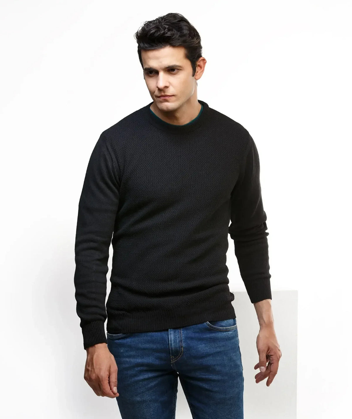 Suéter Pasto Negro - Cuello Redondo con Micro Puntos - vista frontal - Alison