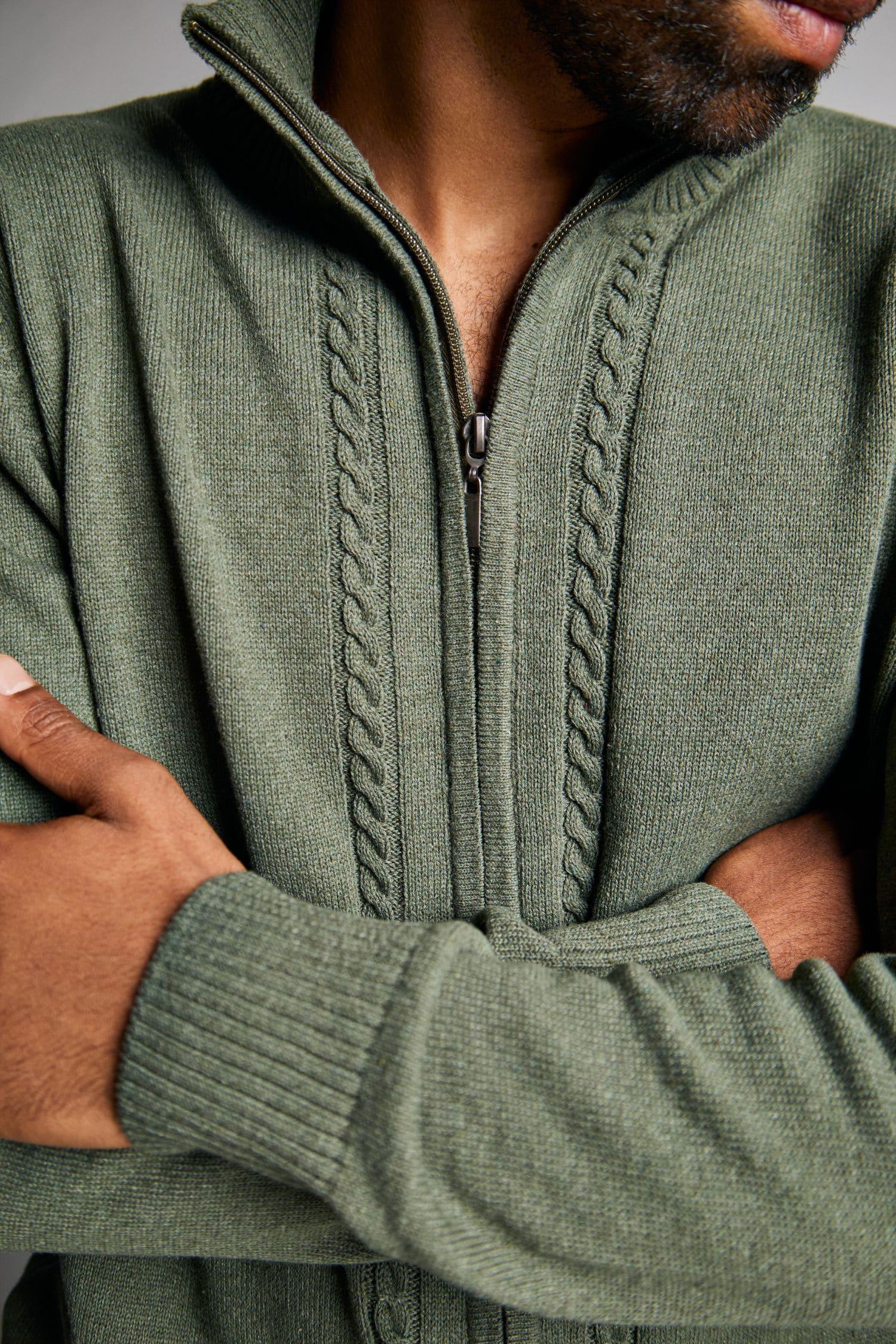 Suéter de punto para hombre, color verde oliva, cierre frontal y detalles de trenza