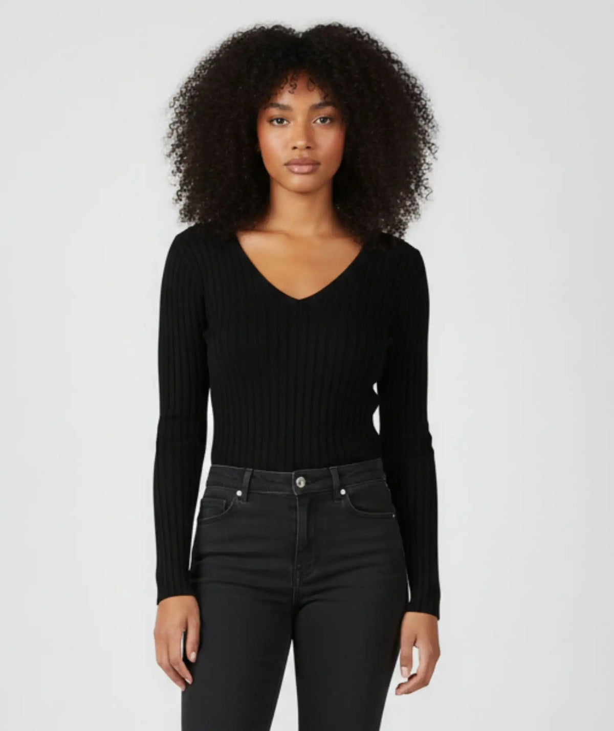 Escote Negro en Cuello V de Algodón | Leticia