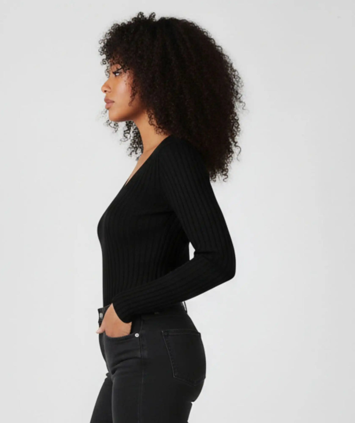 Escote Negro en Cuello V de Algodón | Leticia