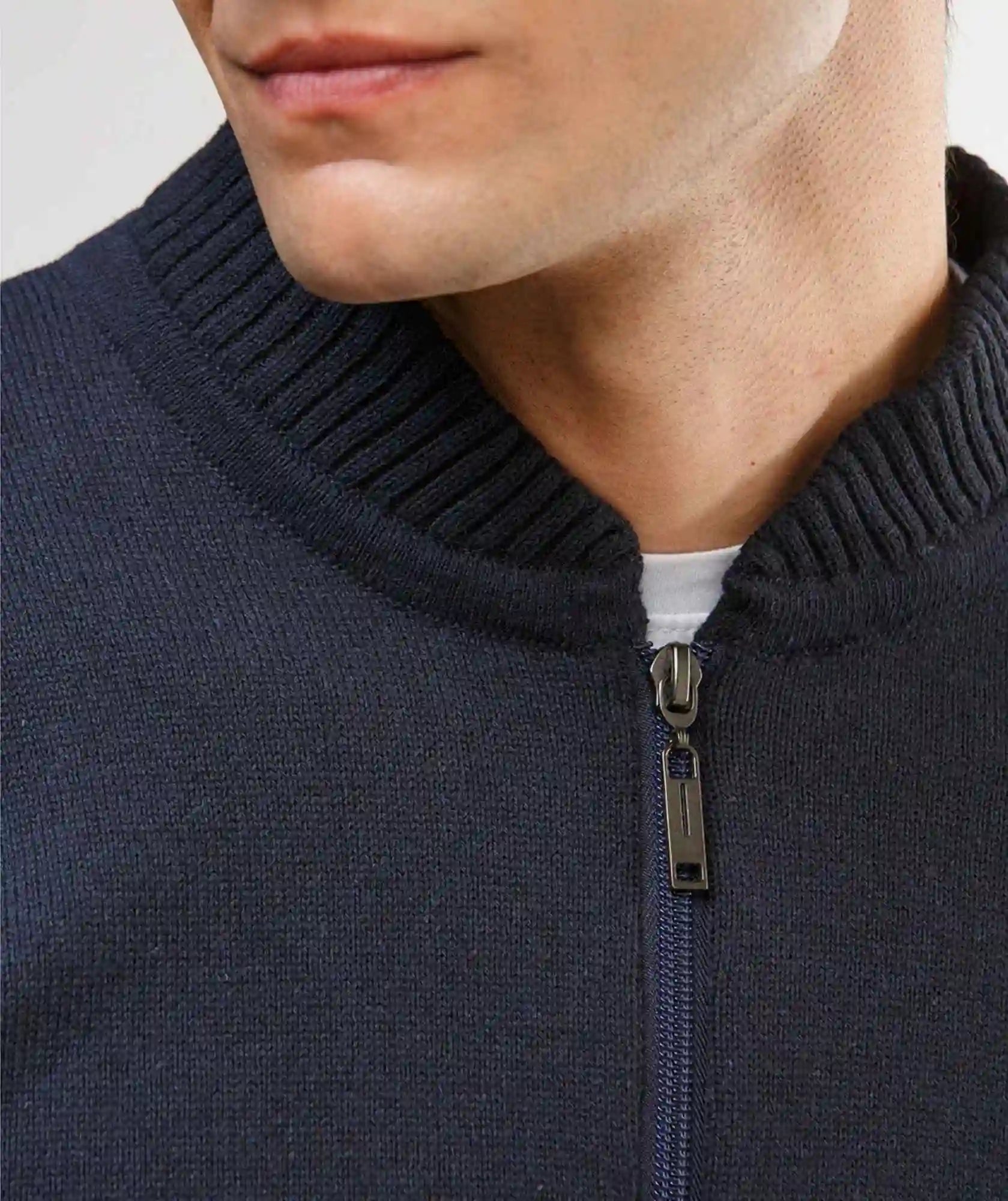 Chaqueta Tejida en Azul Oscuro Con Cierre de Cremallera Métalica - Marsella