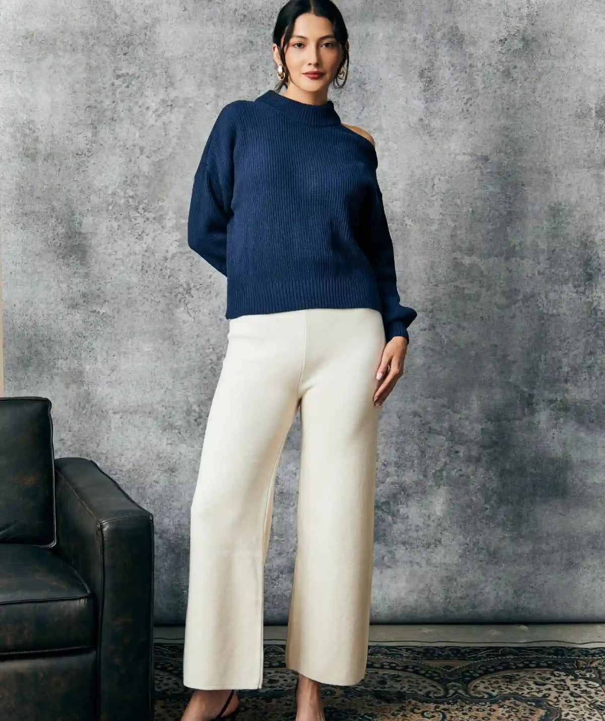 Suéter Tejido Azul Oscuro con Abertura Cut-Out en Hombro | Malambo