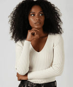 Escote Beige en Cuello V de Algodón | Leticia