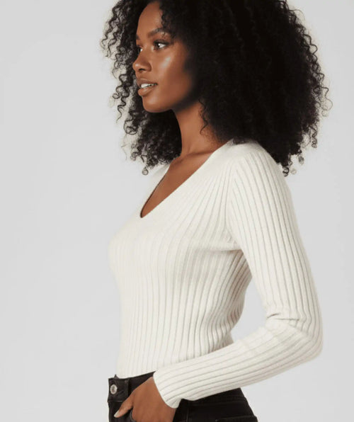 Escote Beige en Cuello V de Algodón | Leticia