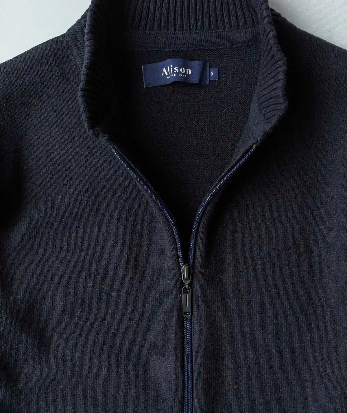 Chaqueta Tejida en Azul Oscuro Con Cierre de Cremallera Métalica - Marsella